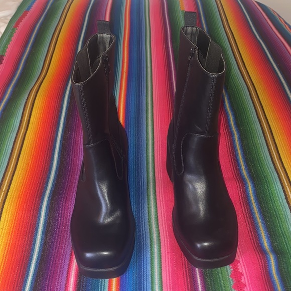 Torrid Block Heel Chelsea Platform Bootie - Picture 5 of 8